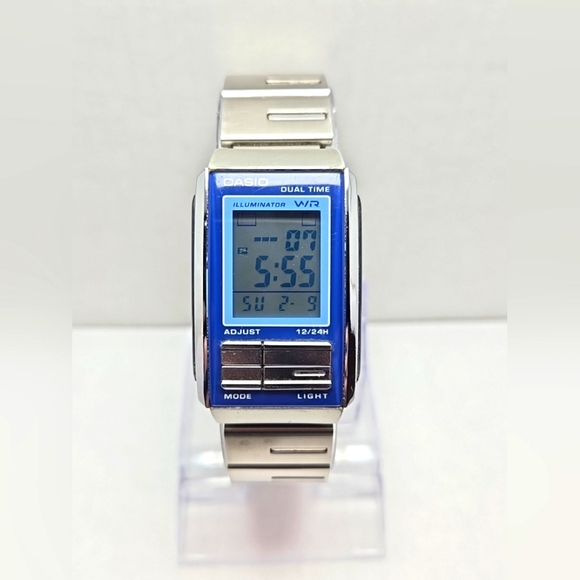 Vintage Casio Futurist Digital Watch 26mm Silver Tone 2900 LA-201W New Battery - Picture 1 of 11
